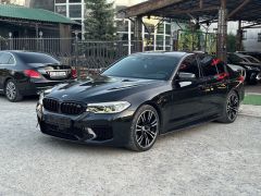 Photo of the vehicle BMW M5