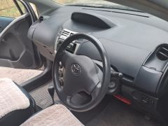 Photo of the vehicle Toyota Vitz