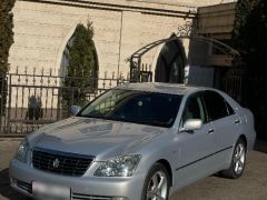 Photo of the vehicle Toyota Crown