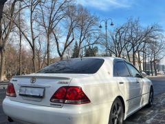 Photo of the vehicle Toyota Crown