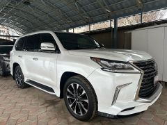 Photo of the vehicle Lexus LX