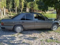 Сүрөт унаа Mercedes-Benz W124