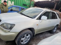 Сүрөт унаа Toyota Harrier