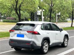 Сүрөт унаа Toyota RAV4