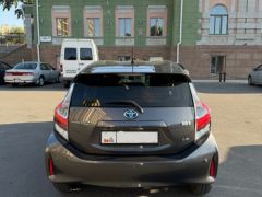 Сүрөт унаа Toyota Prius c