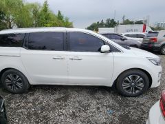 Photo of the vehicle Kia Carnival