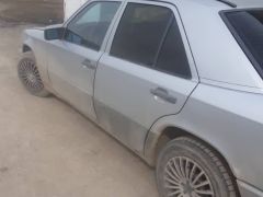 Сүрөт унаа Mercedes-Benz W124