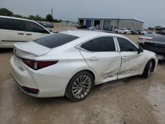 Photo of the vehicle Lexus ES