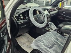 Photo of the vehicle Lexus LX