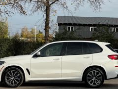 Photo of the vehicle BMW X5