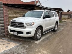 Photo of the vehicle Toyota Sequoia