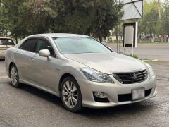 Photo of the vehicle Toyota Crown