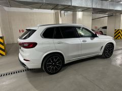 Photo of the vehicle BMW X5