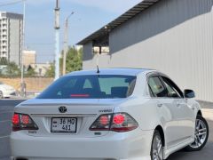 Photo of the vehicle Toyota Crown