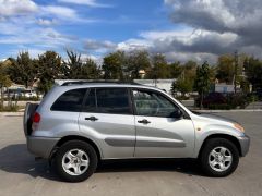 Сүрөт унаа Toyota RAV4