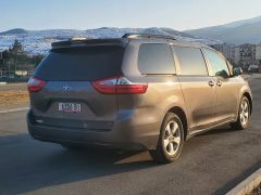 Photo of the vehicle Toyota Sienna