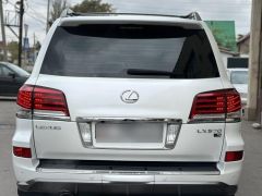 Photo of the vehicle Lexus LX