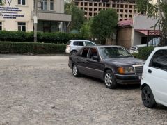 Сүрөт унаа Mercedes-Benz W124