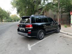 Photo of the vehicle Lexus LX