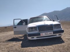 Сүрөт унаа Mercedes-Benz W124