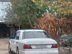 Сүрөт унаа Mercedes-Benz W124