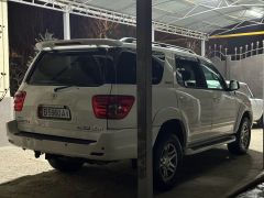 Photo of the vehicle Toyota Sequoia