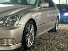 Photo of the vehicle Toyota Crown