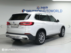 Photo of the vehicle BMW X5