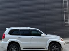 Photo of the vehicle Lexus GX