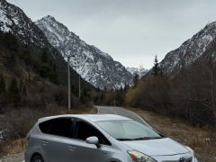 Photo of the vehicle Toyota Prius v (+)