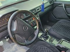 Сүрөт унаа Mercedes-Benz W124