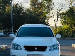 Photo of the vehicle Toyota Crown