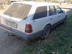 Сүрөт унаа Mercedes-Benz W124