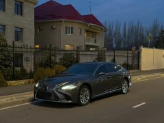 Photo of the vehicle Lexus LS