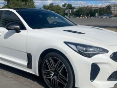 Photo of the vehicle Kia Stinger