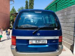 Сүрөт унаа Nissan Serena