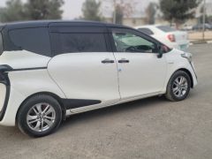 Photo of the vehicle Toyota Sienta