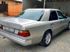 Сүрөт унаа Mercedes-Benz W124