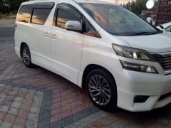 Photo of the vehicle Toyota Alphard