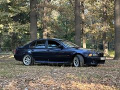 Photo of the vehicle BMW 5 Series