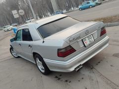 Сүрөт унаа Mercedes-Benz W124