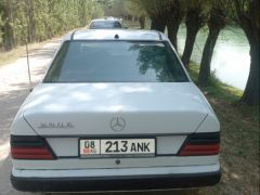 Сүрөт унаа Mercedes-Benz W124