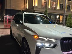 Photo of the vehicle BMW X7