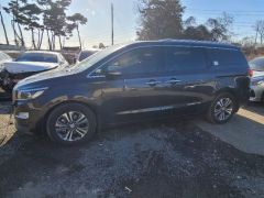 Photo of the vehicle Kia Carnival