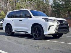 Photo of the vehicle Lexus LX