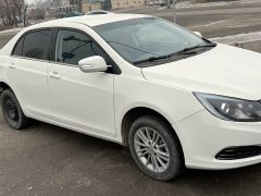 Фото авто BYD E5