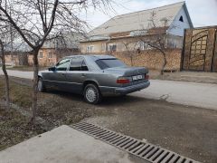 Сүрөт унаа Mercedes-Benz W124