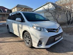 Фото авто Toyota Sienna