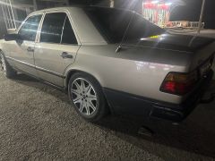 Сүрөт унаа Mercedes-Benz W124