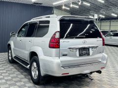 Photo of the vehicle Lexus GX